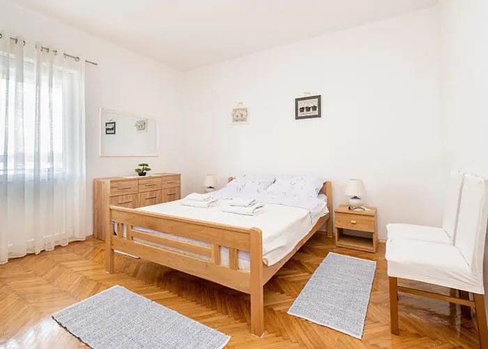 By The Sea - 8221 Apartman