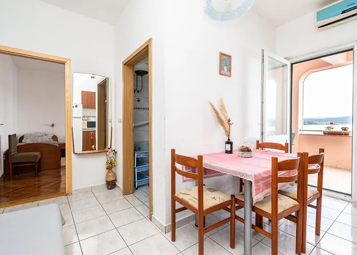 Διαμέρισμα By The Sea - 8221